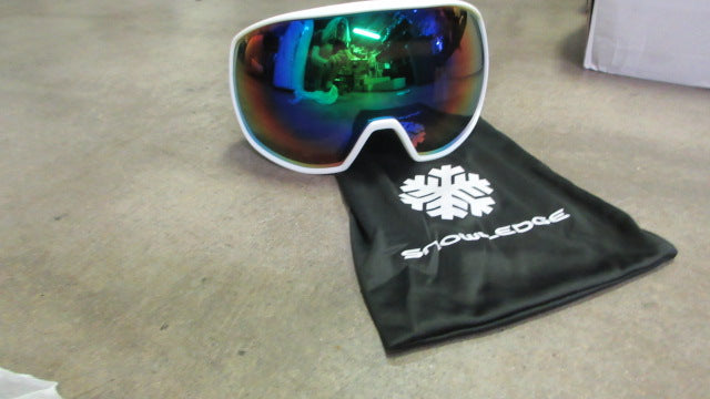 Load image into Gallery viewer, New Snowlodge Backflip Ski Goggles - Matte White/ Fake Green
