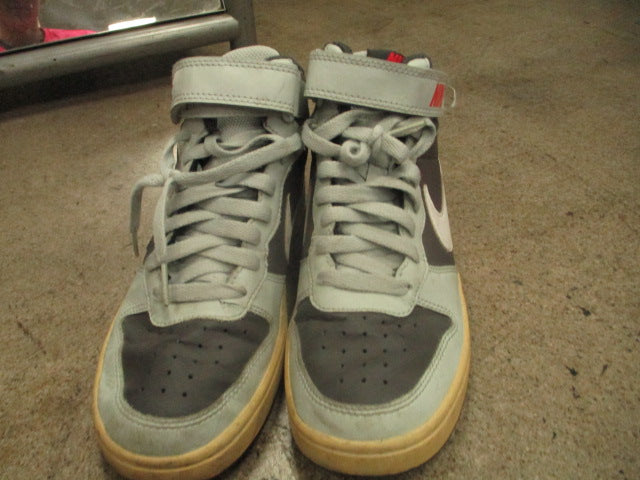Load image into Gallery viewer, Used Nike Gray Basketball Shoes Size 5.5

