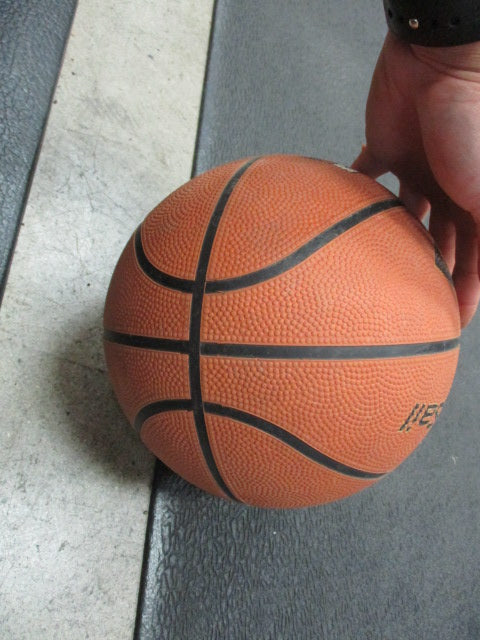 Load image into Gallery viewer, Used Longsail Size Youth Basketball
