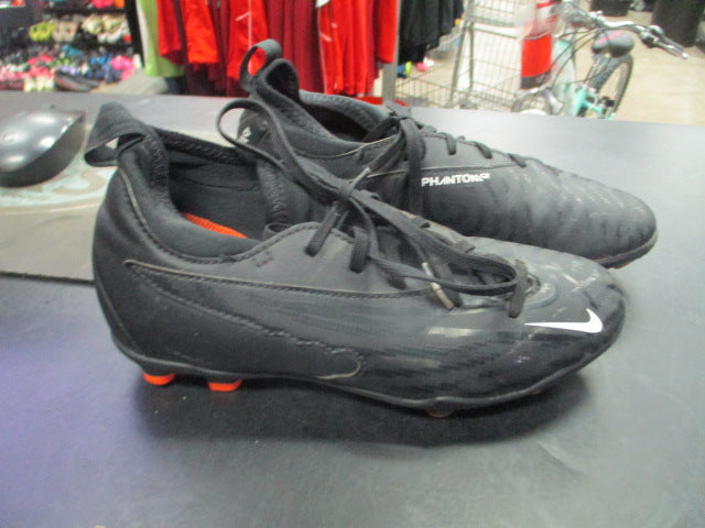 Load image into Gallery viewer, Used Nike Phantom Soccer Cleats Size 2.5
