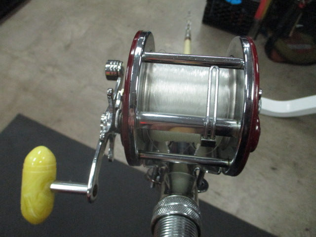 Load image into Gallery viewer, Used Custom 6'6" Deep see Rod With PENN Peer # 309 Reel
