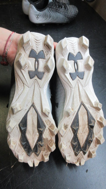 Load image into Gallery viewer, Used Under Armour Spotlight Franchise 4.0 RM Football Cleats - Size Youth 4.5
