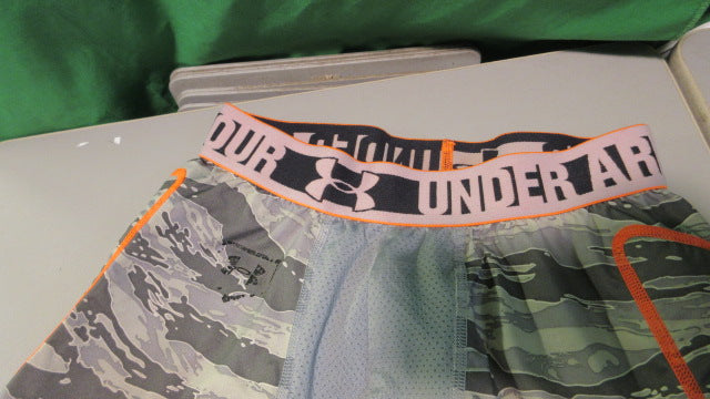 Load image into Gallery viewer, Used Under Armour Youth Medium Padded Compression Shorts
