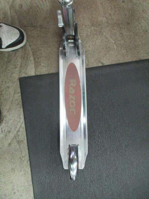 Load image into Gallery viewer, Used Pink Kids Folding Scooter
