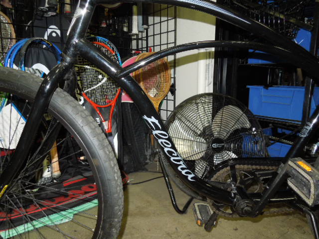 Load image into Gallery viewer, Used Electra Cruiser 1 Step Over Black 26" Beach Cruiser
