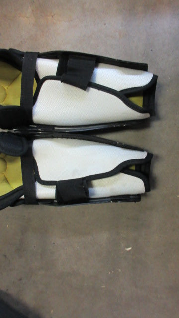 Load image into Gallery viewer, Used CCM Tacks Shin Guards Youth Size 13&quot; - wear

