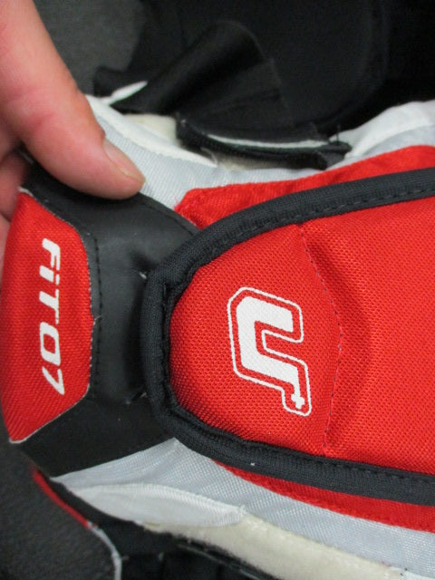 Load image into Gallery viewer, Used CCM U+  Fit07 Junior Youth Medium Hockey Shoulder Pads
