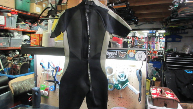 Load image into Gallery viewer, Used O'Neill Shorty Wetsuit - Size Small

