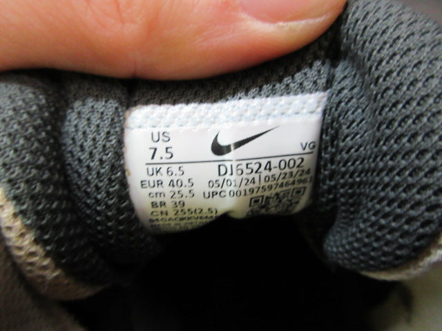Load image into Gallery viewer, Used Nike Youth Alpha Huarache 4 Keystone Baseball Cleats - Size 7.5
