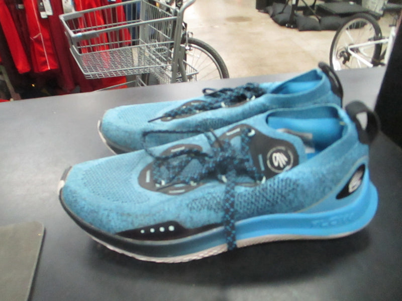 Load image into Gallery viewer, Used Under Armour Curry Flow Size 7.5 Running Shoes
