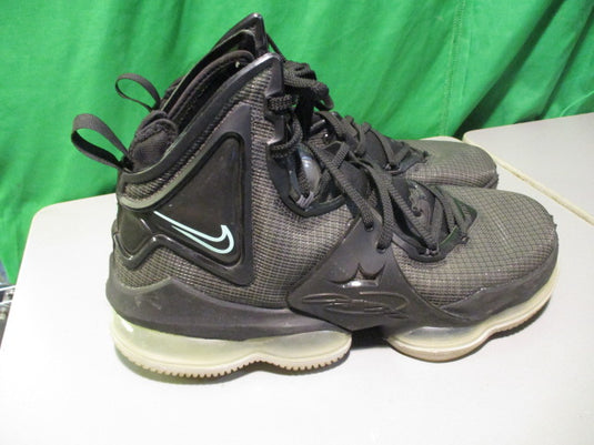 Used Nike Lebron 19 (GS) Size 9.5 Basketball Shoes