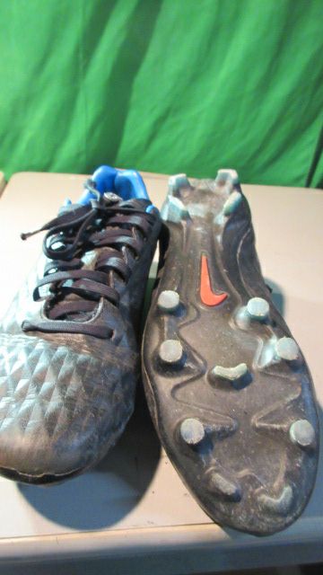 Load image into Gallery viewer, Used Nike Tiempo Legend 8 Pro FG &#39;Black Blue Hero&#39; - Youth 5
