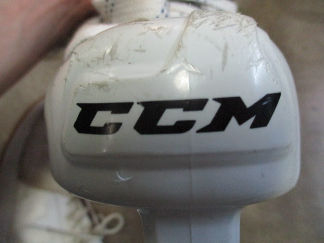 Load image into Gallery viewer, Used CCM 44k Hockey Skates Size 5
