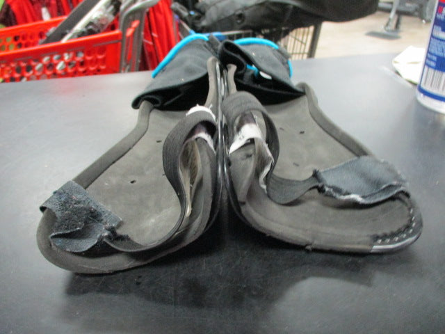 Load image into Gallery viewer, Used Champro Model SSG8B Size Medium Soccer Shin Guards
