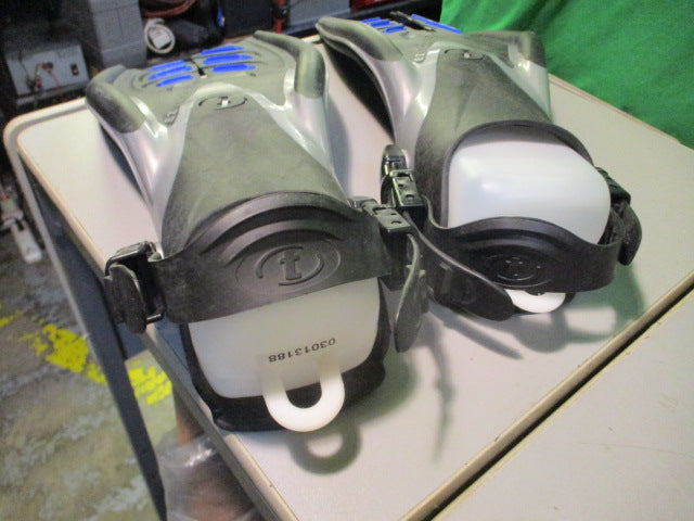 Load image into Gallery viewer, Used Tusa X-Pert Z-3 Zoom Size XS-S 24&quot; Dive Fins
