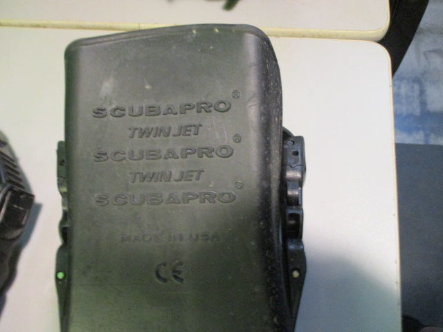 Load image into Gallery viewer, Used ScubaPro Twin Jet XL Dive Fins
