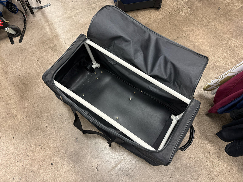 Load image into Gallery viewer, Used Bay Bags Travel Box Bag with inner Hard Skeleton

