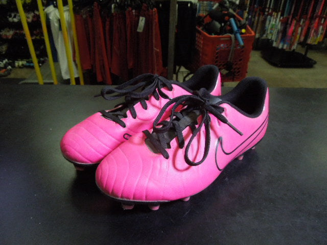 Load image into Gallery viewer, Used Nike Mecurial Girls Soccer Cleat Size 4.5Y
