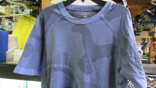 Used Fabletics T-Shirt - Size Small