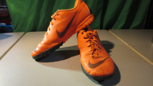 Load image into Gallery viewer, Used Nike MercurialX VaporX 12 Club TF &#39;Total Orange&#39; Indoor Soccer Cleats Y5
