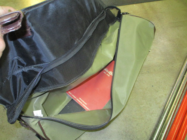 Load image into Gallery viewer, Used Eddie Bauer Horseshoe Set With Metal Stakes 3 Pairs of Shoes With Carry Bag
