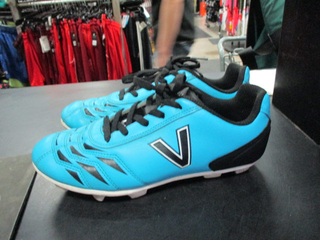 Load image into Gallery viewer, Used Victor Sierra Size 4.5 Soccer Cleats

