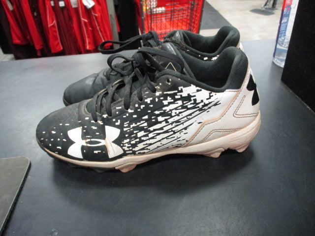 Load image into Gallery viewer, Used Under Armour Leadoff Size Youth 4 Cleats
