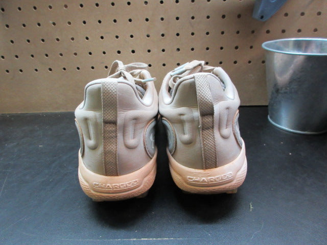Load image into Gallery viewer, Used Under Armour Glyde MT TPU Softball Cleats - Size 7.5
