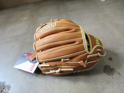 New Wilson A2000 Classic DP15 11.5" Leather Infield Glove - RHT