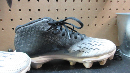 Used Under Armour Spotlight Franchise 4.0 RM Football Cleats - Size Youth 4.5
