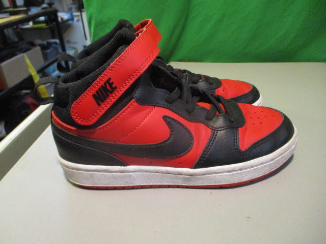 Load image into Gallery viewer, Used Nike Mid Youth 1 Basketball Shoes
