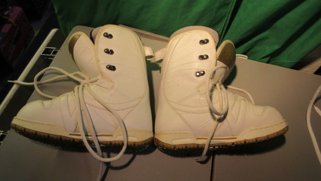 Load image into Gallery viewer, Used Vans Impression Size Womens 8 Snowboard Boots
