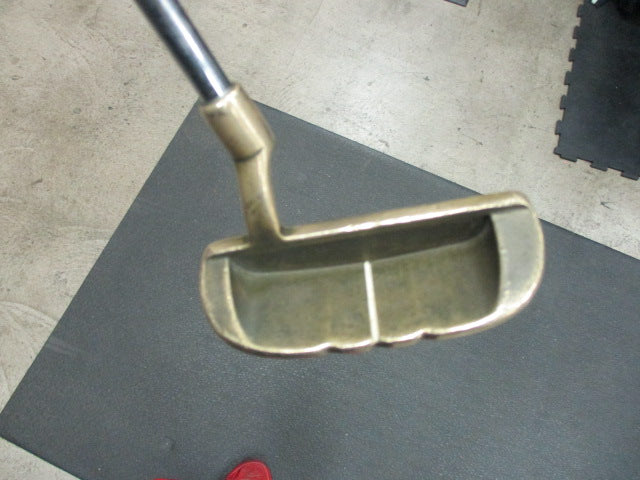 Load image into Gallery viewer, Used Beauwood Perfectionist LBB Model 35&quot; Putter
