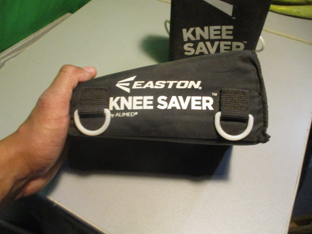 Load image into Gallery viewer, used Easton Knee Savers Size Small Pair
