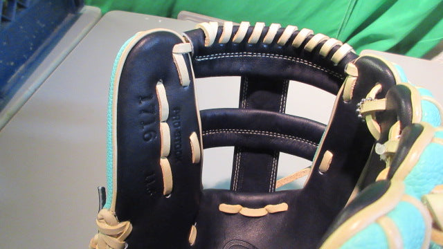 Load image into Gallery viewer, New Spring 2025 A2000® 1716SS 11.5” Infield Glove
