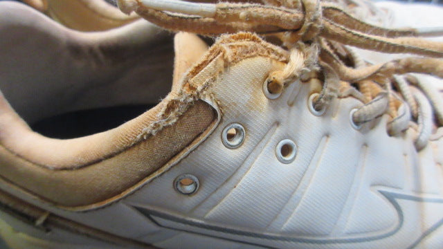 Load image into Gallery viewer, Used Mizuno 9 Spike Advanced Finch Elite 5 Cleats Adult Size 7 - worn
