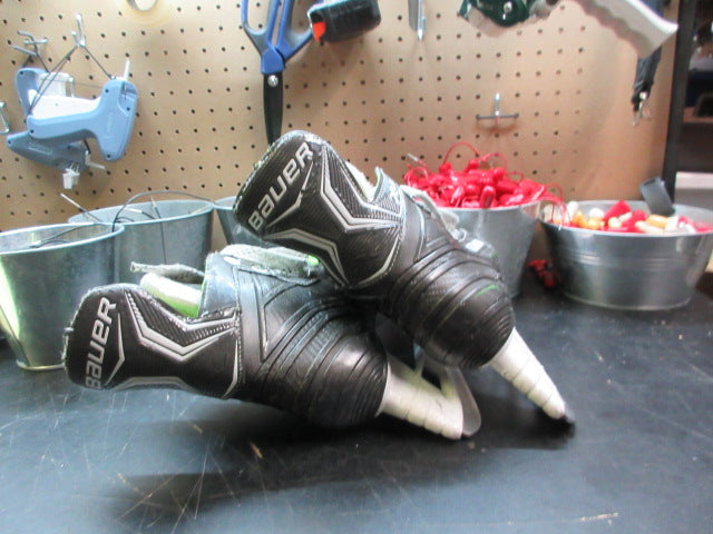 Load image into Gallery viewer, Used Bauer XL5 Hockey Skates - Size 3
