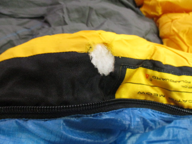 Load image into Gallery viewer, Used The North Face Cat&#39;s Meow Sleeping Bag 20 Degree (Has Hole &amp; Missing Zipper
