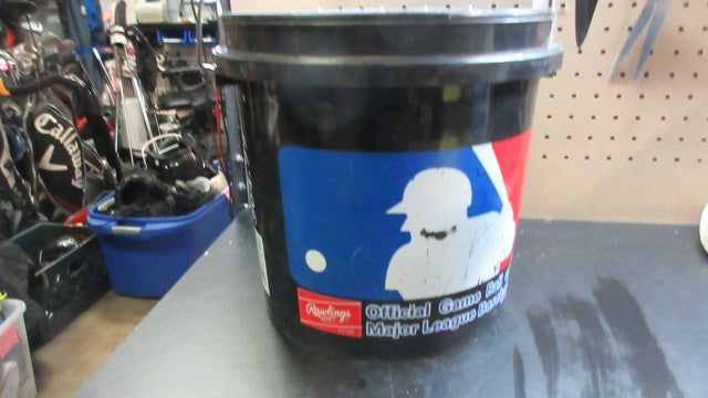 Load image into Gallery viewer, Used Rawlings Ball Bucket
