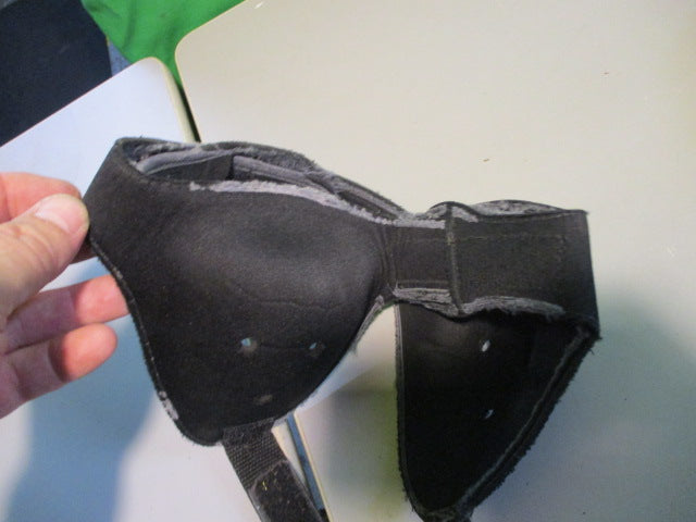 Load image into Gallery viewer, Used asics Black Wrestling HEAD GEAR
