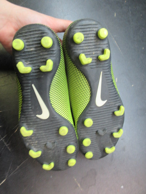 Load image into Gallery viewer, Used Nike Bravata II Soccer Cleats - Size Youth 2.5
