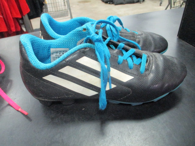 Load image into Gallery viewer, Used Adidas Soccer Shoes Size 2

