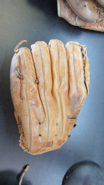 Load image into Gallery viewer, Used Vintage Rawlings Heart Of The Hide Billy Williams 11&quot; Glove - RHT
