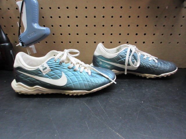 Load image into Gallery viewer, Used Nike Tiempo Legend 10 Academy Indoor Soccer Cleats - Size 4
