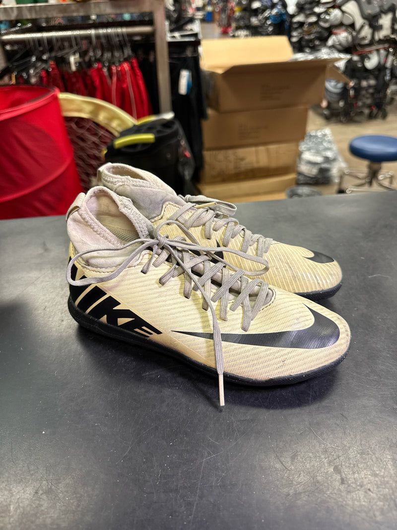 Load image into Gallery viewer, Heavy Use Nike Mercurial Turf Cleats Size 2.5Y

