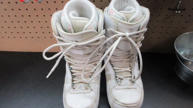 Load image into Gallery viewer, Used K2 Plush Snowboard Boots - Size 8
