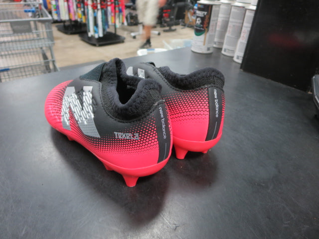 Load image into Gallery viewer, Like New New Balance Tekela Mgique V4+ Laceless Soccer Cleat Size 11.5
