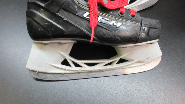Load image into Gallery viewer, Used CCM Tacks 9350 Hockey Skates - Size 1
