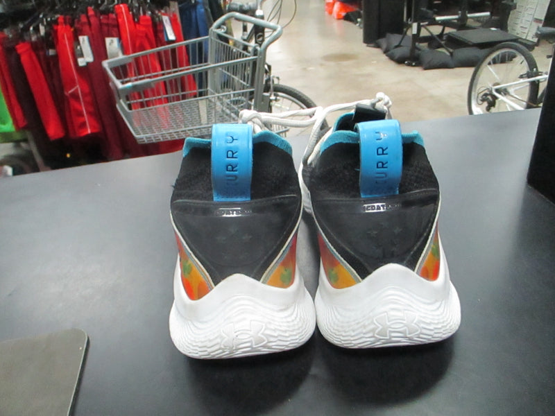 Load image into Gallery viewer, Used Under Armour Curry Flow Youth 7 Sneakers
