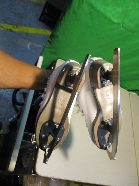 Used Riedell Emerald Size 2.5 Figure Skates